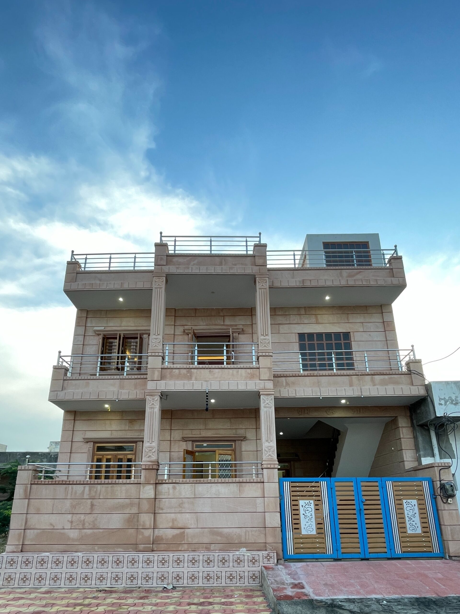 6 Bed Room Luxury Home for Sale